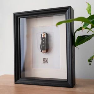 Porsche 911 key decoration framed - QR Code