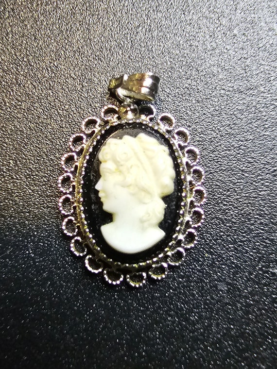 Vintage 1960 12k Gold Filled Cameo set on Black Pe