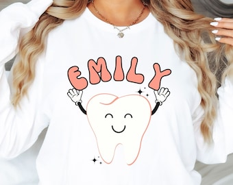Camisa de manga larga higienista dental personalizada, camisa dental personalizada, nombre asistente dental, regalo de estudiante de odontología, regalo de graduación de dentista