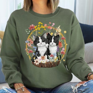 Wildflower Cat Sweatshirt For Women, Cute Floral Cat Lover Sweater Black and White Kitten, Cottagecore Cat Shirt, Gift For Cat Mom Hoodie