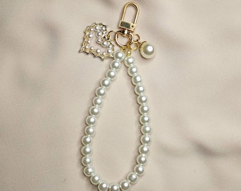 Pearl Keychain/Airpod keychain/Car keychain accessories/cute keychain heartwarming/thoughtful/backpack accessories/lanyard/fannypack charms