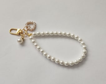 Pretty girl Keychain/pearl wristlet/neutral accessories/aesthetic charms/ocean theme/pearl heart/minimalist/gifts for her/chic keychain/boho