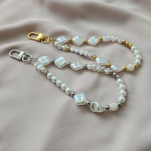 Pearl Keychain/ocean charms/bridesmaid gifts/beach keychain/mermaid keychain/ocean themed gifts/handbag charms/ocean themed/phone wristlet