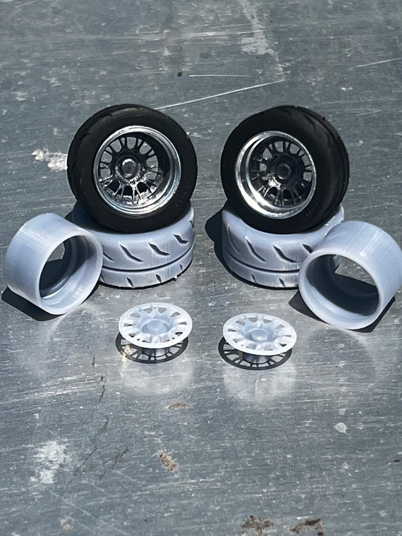 Resin 1/24 Scale: 32-inch Oval Hole AlcoaSemi Truck Wheels