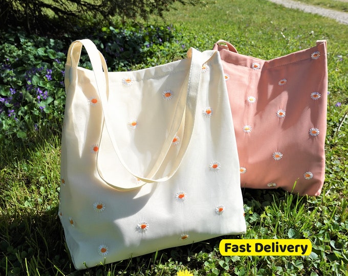 Personalized Daisy Tote Bag with Zipper, Aesthetic Floral Tote Bag, Custom Name Gift for Her, Cute Everyday Shoulder Bag, Flower Tote bags