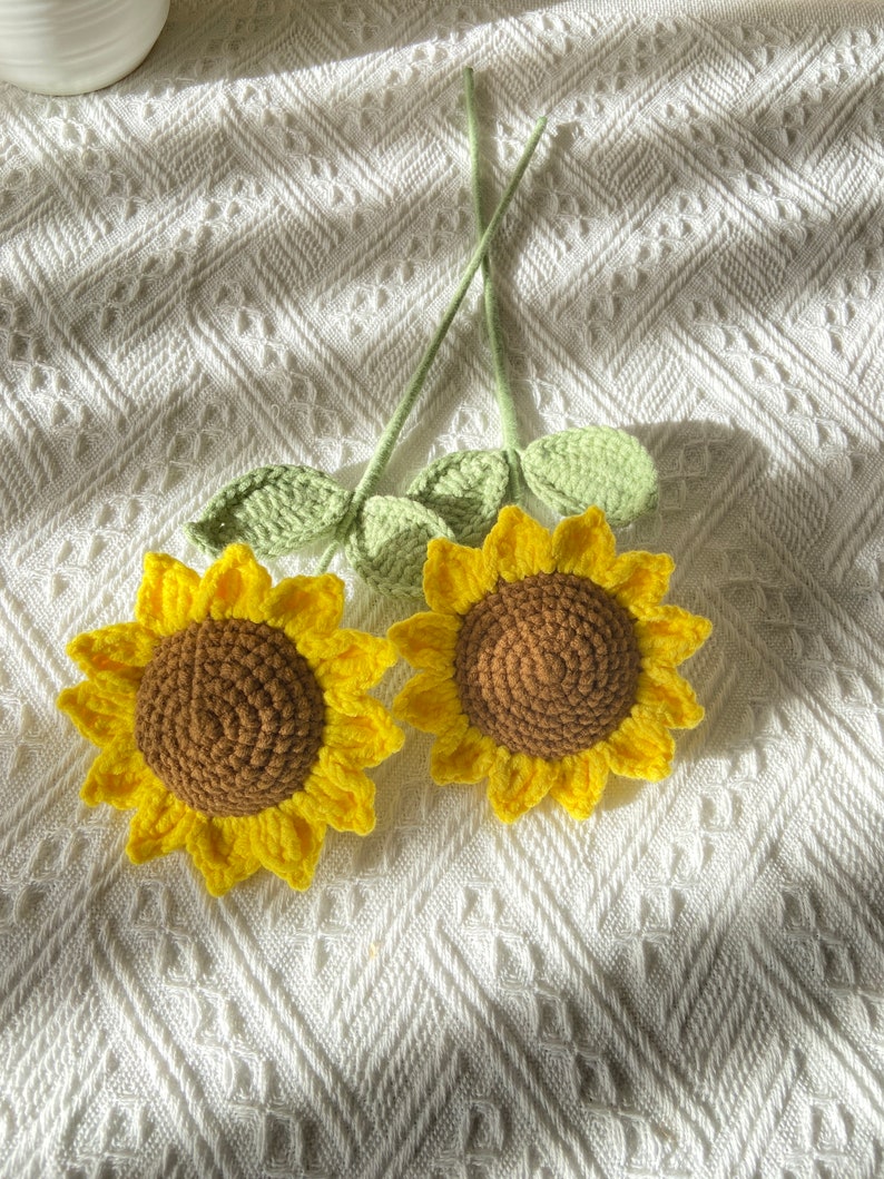 Handmade Crochet Flowers / Roses/ Sunflowers/Daisy/ Flower bouquet/ DIY Flowers/ Christmas Gift/ Gift for Mom/ Home decor/ Gift for her two M sunflowers