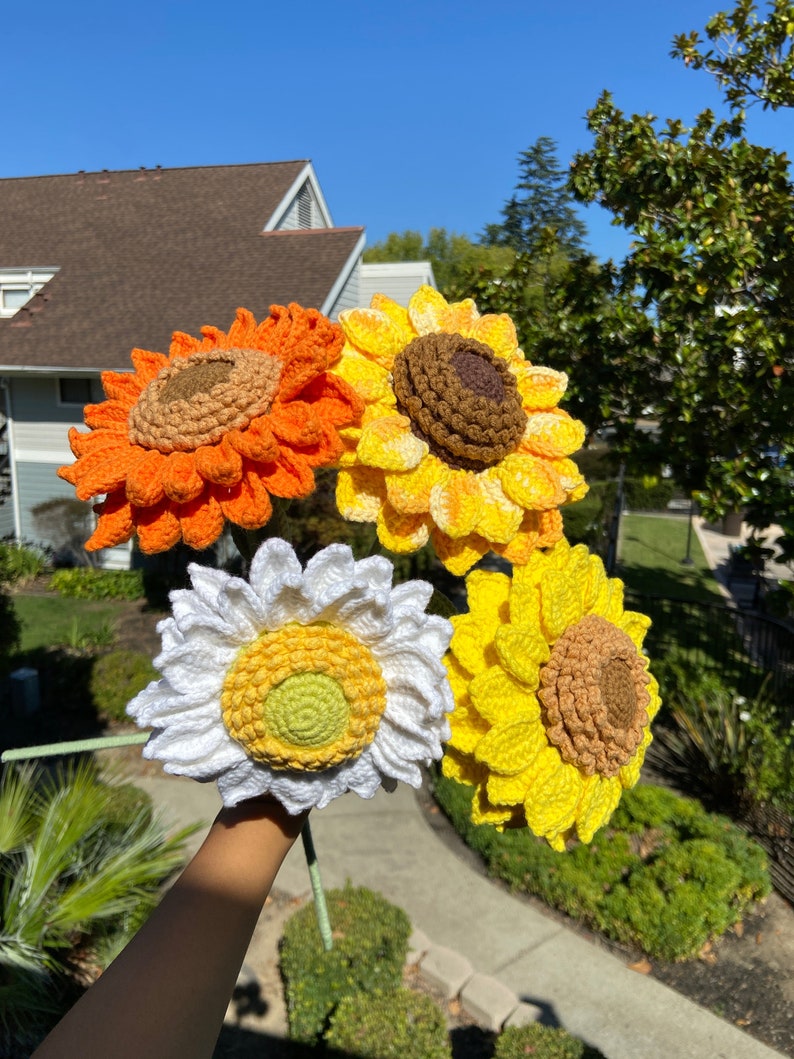 Handmade Crochet Flowers / Roses/ Sunflowers/Daisy/ Flower bouquet/ DIY Flowers/ Christmas Gift/ Gift for Mom/ Home decor/ Gift for her image 7