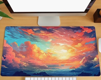 Puede incluir: Una alfombrilla de escritorio colorida con un diseño de cielo de puesta de sol y nubes. La alfombrilla está sobre un escritorio de madera con un monitor de ordenador, un teclado y un ratón.
