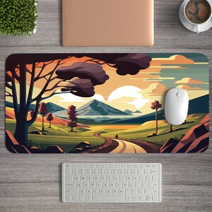 Könnte beinhalten: Eine farbenfrohe Mauspad mit einer Landschaftsszene mit einer kurvigen Straße, Bergen und einem Sonnenuntergangshimmel. Die Mauspad hat eine lebendige Farbpalette mit Schattierungen von Grün, Blau, Orange und Gelb.