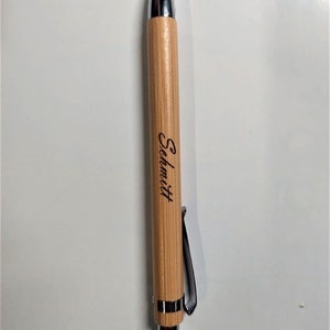 Personalisierter nachhaltiger Holz-Kugelschreiber mit Wunschgravur Werbeartikel Bild 5