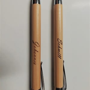 Personalisierter nachhaltiger Holz-Kugelschreiber mit Wunschgravur Werbeartikel Bild 4