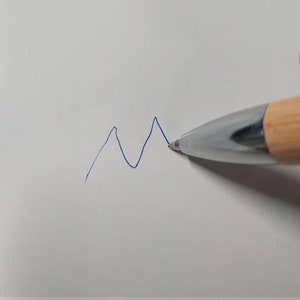 Personalisierter nachhaltiger Holz-Kugelschreiber mit Wunschgravur Werbeartikel Bild 7