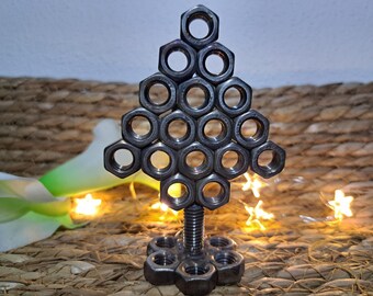 Árbol de Navidad artesanal de acero inoxidable – Obra de arte única hecha con tuercas y tornillos (9,5 cm)