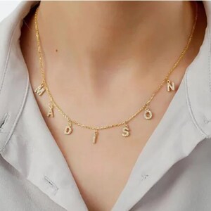 Collana con lettere di strass in zircone d'oro, collana con nome dell'alfabeto, collana di parole iniziali personalizzata a tua scelta, regalo, gioielli da donna immagine 3