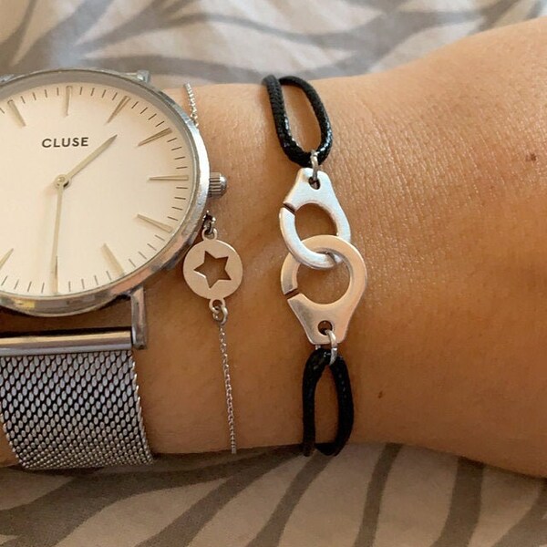 Bracelet menottes sur cordon