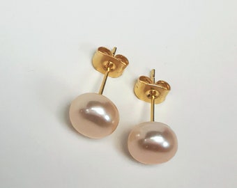 8.5mm pink cultured pearl earrings on gold-plated studs