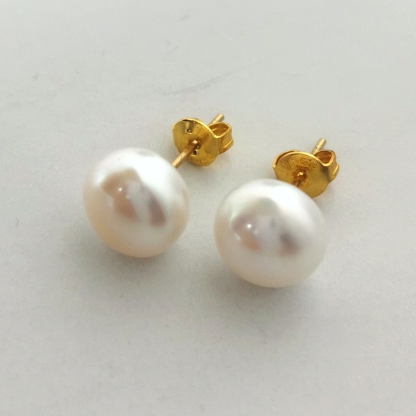 Perles avec certificat pour ces boucles d'oreilles perles de culture blanches 9mm sur clous plaqués or.