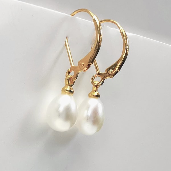 Perles avec certificat pour ces boucles d'oreilles perles de culture blanches 7-9mm sur dormeuses plaquées or