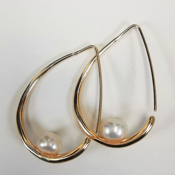 Perles avec certificat pour ces boucles d'oreilles perles de culture blanches 8mm sur pendants longs plaqués or