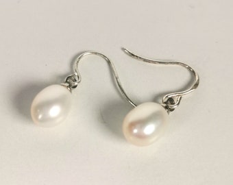 Pearls with certificate for these oval white cultured pearl earrings 7-9mm on silver pendants