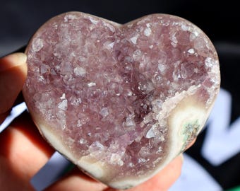 Cúmulo de estalactitas de amatista en forma de corazón