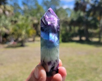 Torre de fluorita con forma de pluma de arcoíris de 4,62 oz de piedra natural