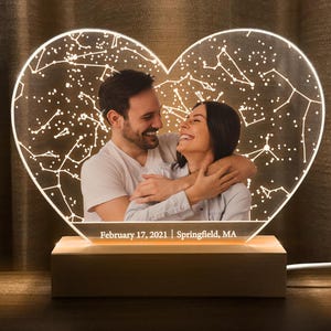 Veilleuse carte des étoiles personnalisée, cadeau d'anniversaire personnalisé pour lui ou elle, cadeau photo, cadeau de fiançailles, ciel nocturne par date, COEUR11