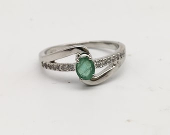 Anillo solitario de esmeralda natural - Anillo de plata de ley con esmeralda - Anillo de esmeralda hecho a mano - Anillo de diseño elegante - Anillo de compromiso - Regalo de aniversario