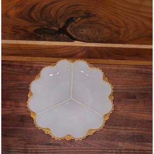 Anchor Hocking plateau à relish divisé en verre de lait Fire-King Fire-King avec bordures dorées vintage