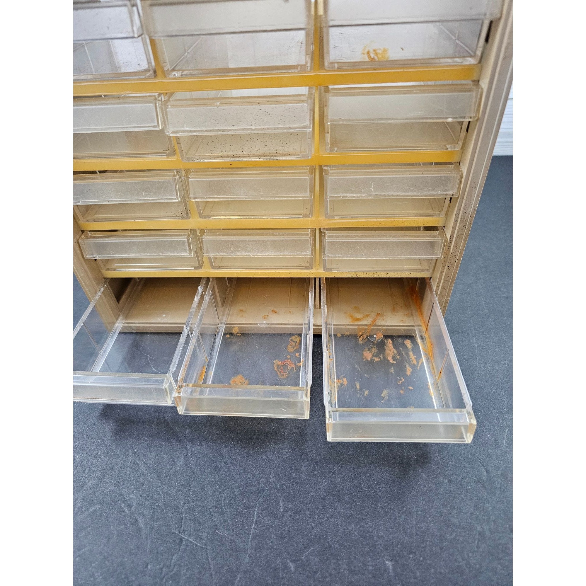 ヴィンテージベージュハードプラスチッククラフトマン15引き出し収納 
