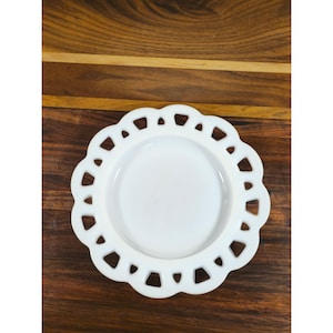 Vintage Hazel Atlas 8&quot; Milk Glass Lace Edge Luncheon or Dessert Plate