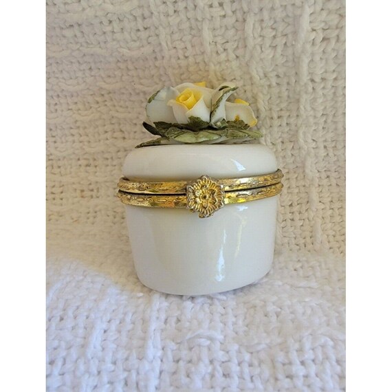 Vintage Small Porcelain Trinket/Pill box, Hinged … - image 5