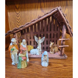 Vintage Handcrafted Nativity Scene With Figurines & Woven Wooden Stable