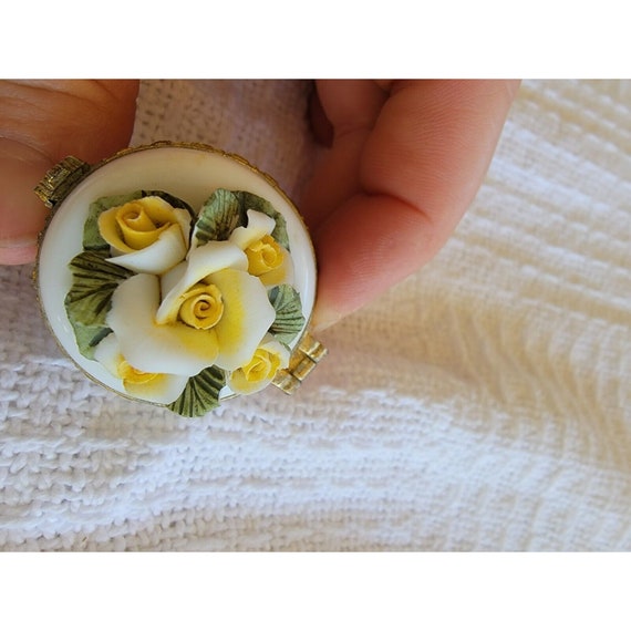 Vintage Small Porcelain Trinket/Pill box, Hinged … - image 8