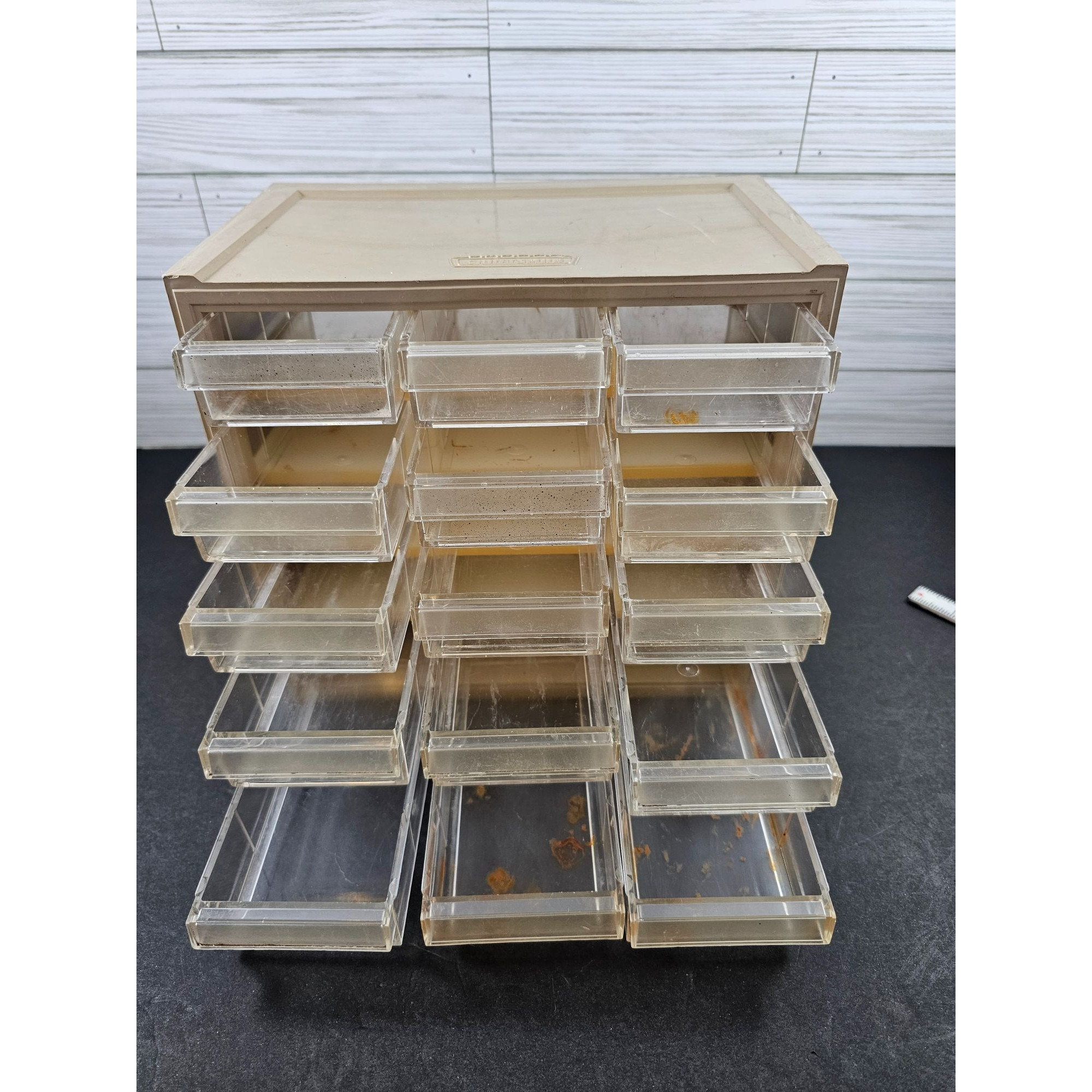 ヴィンテージベージュハードプラスチッククラフトマン15引き出し収納 