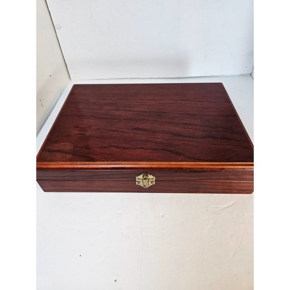 Beautiful Dark Wood Keepsake/Jewelry Box
