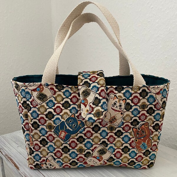 Für SIE: handgemachte Citybag, Mini Shopper, Lunchbag, Henkeltasche, extravagant, Winkekatze Multicolor, kleine Projekttasche