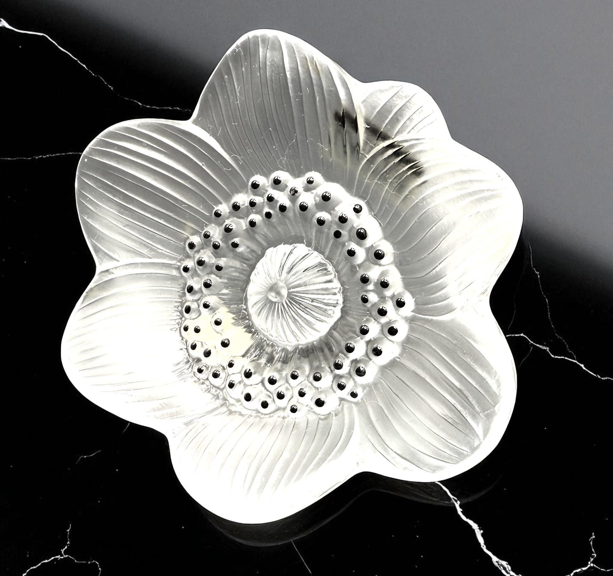 ラリック ❀アネモネの花❀ クリスタル 　「Lalique France」刻印 ラリック ❀アネモネの花❀ クリスタル 「Lalique France」刻印