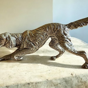 Vintage-Metallskulptur – Fassung aus polierter Metalllegierung