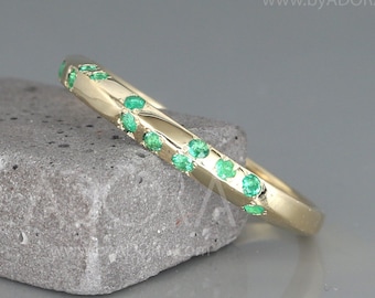 Handmade Knife Edge Wedding Ring set with Emeralds | 14k Gold Wedding Band | Emeralds Wedding Band | Knife Edge Band