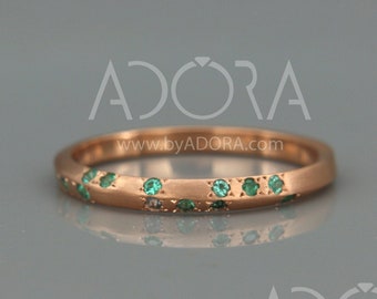 14k Rose Gold Emerald Wedding Band | Knife Edge Ring