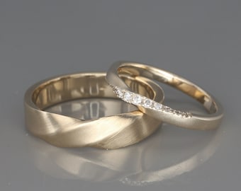 Handgemachtes 14k edles Champagner-Gold für Sie und Ihn Mobius Wedding Band Set | Champagner Gold Möbius Ehering mit Diamanten besetzt