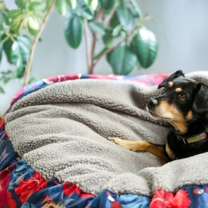 Round dog bed Plush Soft Cozzy cave bed Snuggle bed Anti-anxiety Calming Washable anti-allergenic dog bed upholstery fabrics