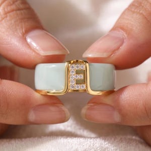 Anillo Oura con inicial, anillo con letras del alfabeto, anillo con circonitas cúbicas y plata de ley chapada en oro, anillo inteligente personalizado, regalo de joyería