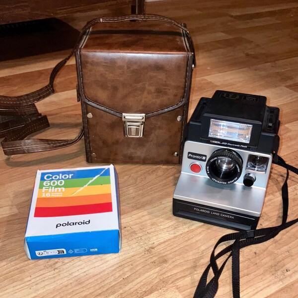 Vintage - Polaroid Land Camera - Pronto!B Focal 600 Electronic Flash - w/ Brown Leather Carrying Case & Film Package