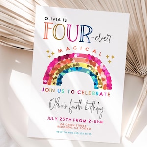 Pode incluir: Um cartão de convite branco com um arco-íris colorido e o texto "Olivia é PARA SEMPRE MÁGICA". Convida os convidados a celebrar o quarto aniversário de Olivia em 25 de julho. Inclui endereço e RSVP.
