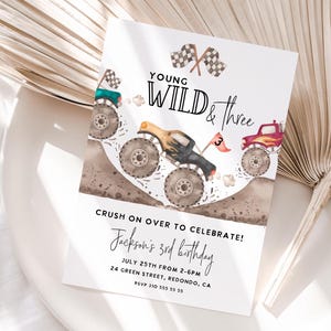 Peut inclure: Une invitation d'anniversaire avec un design aquarelle représentant des monster trucks et le texte "Young Wild & Three". L'invitation comprend le texte "Crush on over to celebrate !" et les détails d'une fête du 3e anniversaire.