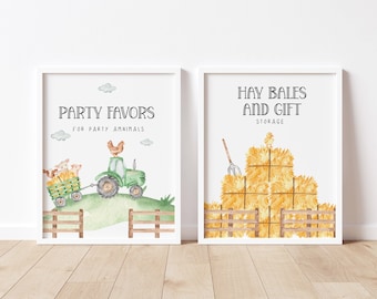 Könnte beinhalten: Zwei druckbare Schilder für eine Bauernhof-Party. Das erste Schild lautet "Party Favors for Party Animals" und zeigt einen grünen Traktor, der einen Wagen mit Bauernhoftieren zieht. Das zweite Schild lautet "Hay Bales and Gift Storage" und zeigt einen Stapel Heuballen.