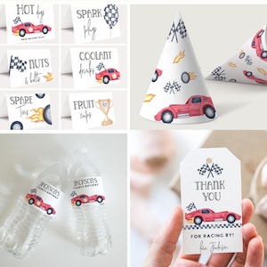 Pu&ograve; includere: Una collezione di articoli per feste a tema corse. Include biglietti con testi come "Hot Dogs" e "Coolant Drinks", un cappello da festa, etichette per bottiglie d'acqua e un'etichetta regalo. Tutti gli articoli presentano un'auto da corsa rossa e bandiere a scacchi.