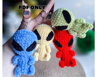 Crochet keychain alien, plush pattern keychain, cool keychain for men, mini crochet amigurumi pattern